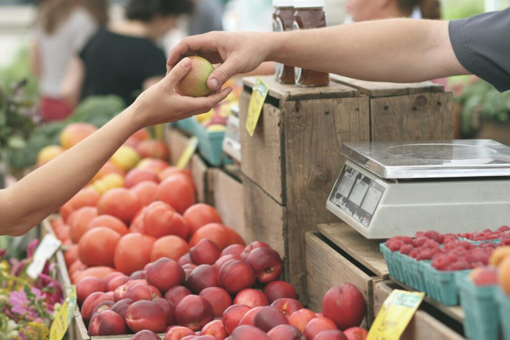 apple purchase at farmers market