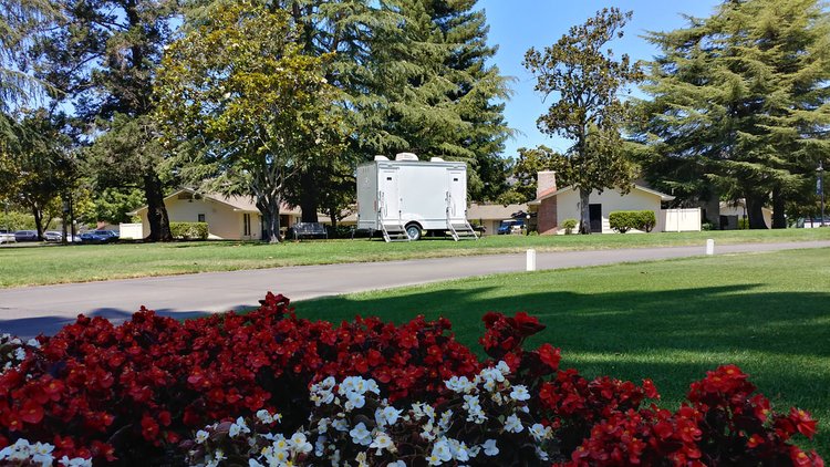 2 stall trailer in idyllic setting