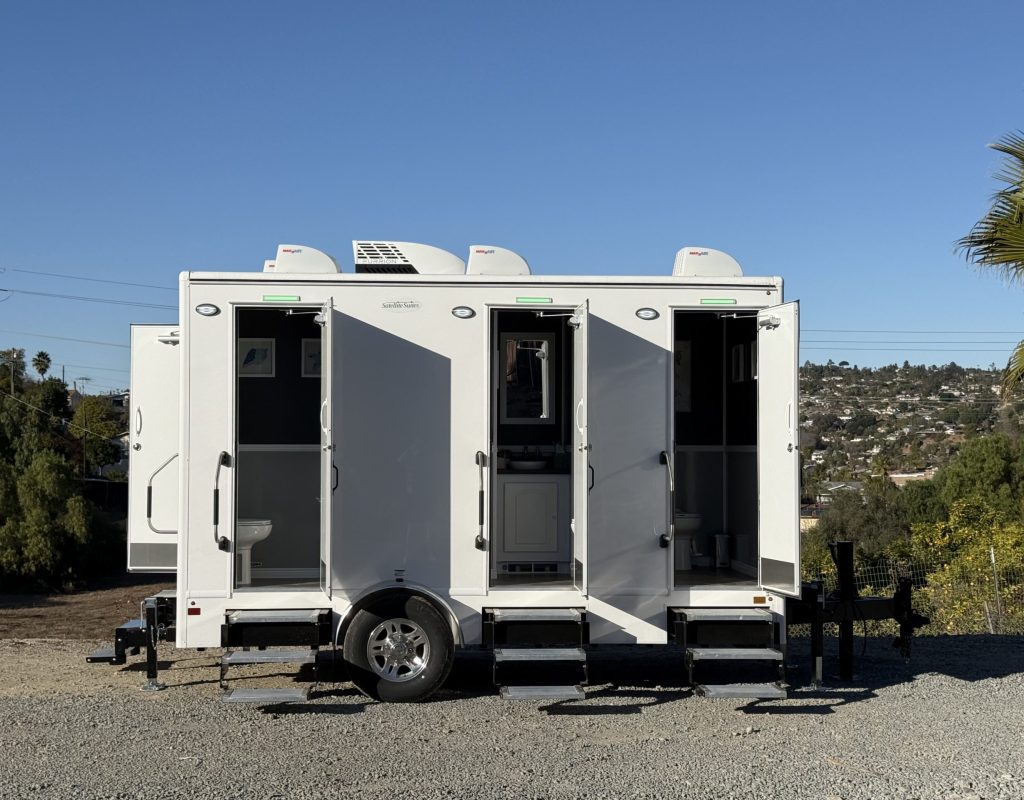 IMG_6825 Golden Coast Restrooms providing portable bathroom rental at coastal wedding