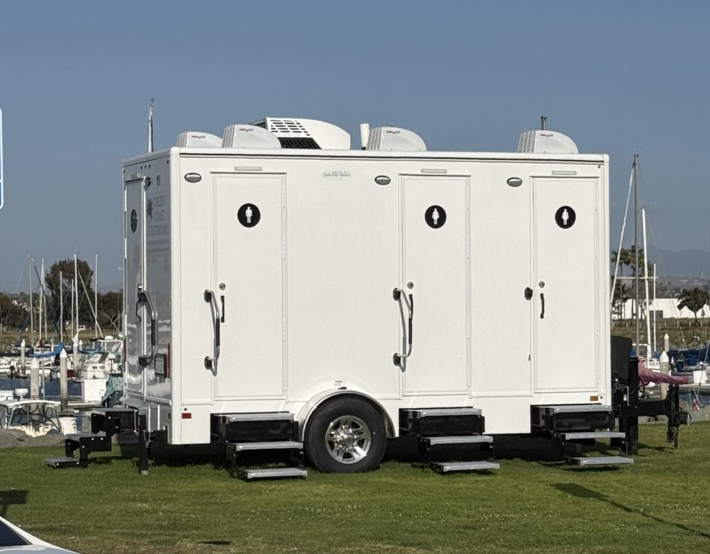 Professional luxury porta potty rental unit in Lake Elsinore CA